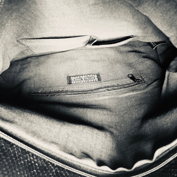 DEENA & OZZY Black Python Clutch & Wristlet - Picture 5 of 7